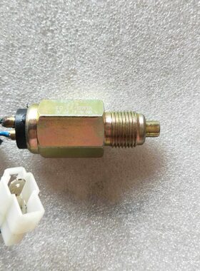 时风风菱C版 风菱D版 风顺1 新风驰 倒车灯开关 517 MT70 532