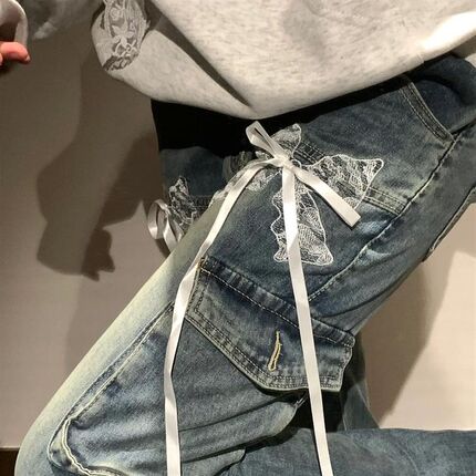 大码美式复古蕾丝蝴蝶结牛仔裤女秋季新款高腰显瘦辣妹微喇叭长裤