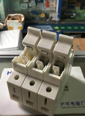 沪可有填料封闭管式圆筒帽形熔断器座RT18-63X-3P63A用R016保险管