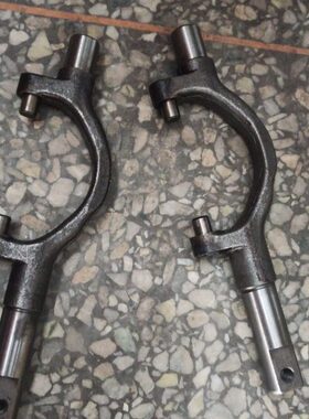 潍柴雷沃RG50 60 70收割机配件原厂变速箱转向拨叉