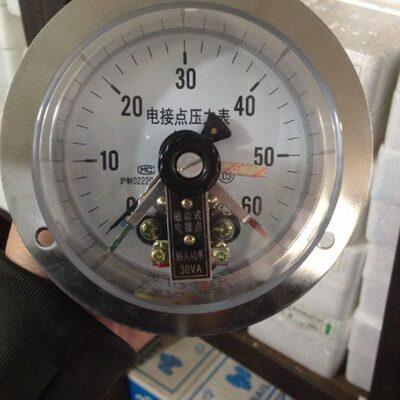 上海天川仪表YXC100ZT轴向带边磁助式式电接点压力表0-60MPA