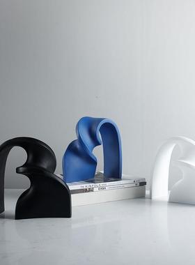 北欧简约搭配陈设黑白蓝彩带摆件样板房售楼处家居建材展厅装饰柜