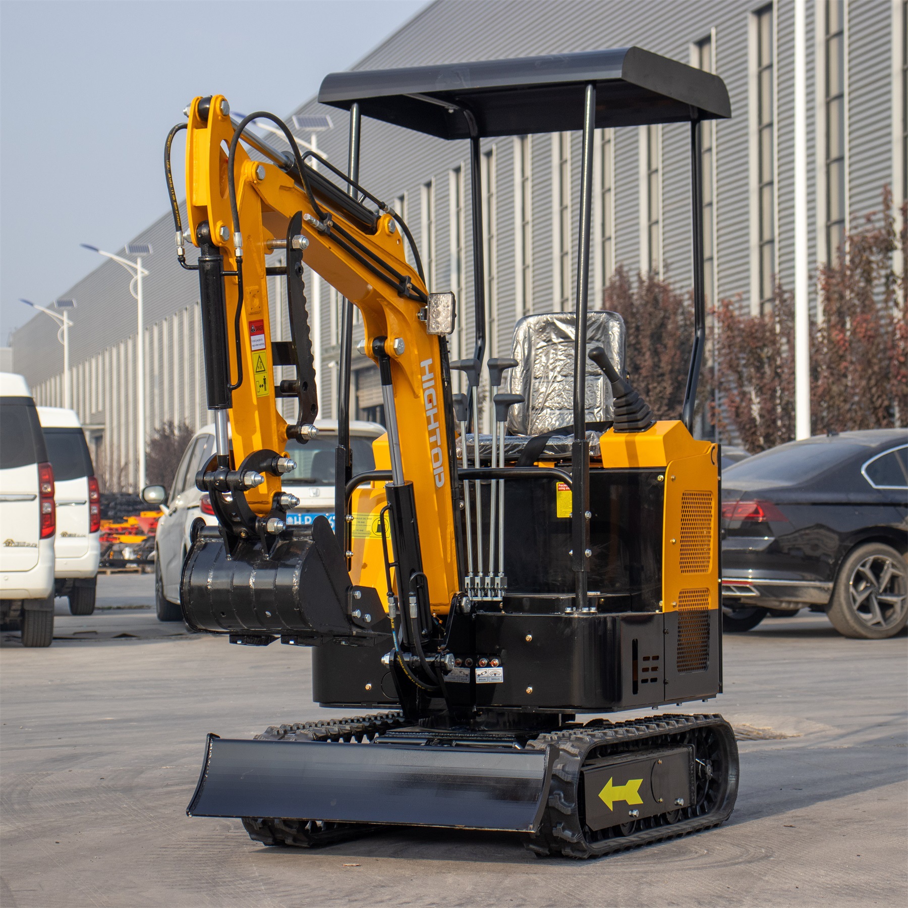 源头厂家履带式挖掘机 1500kg建筑工程挖沟机 可近电梯小型挖土机