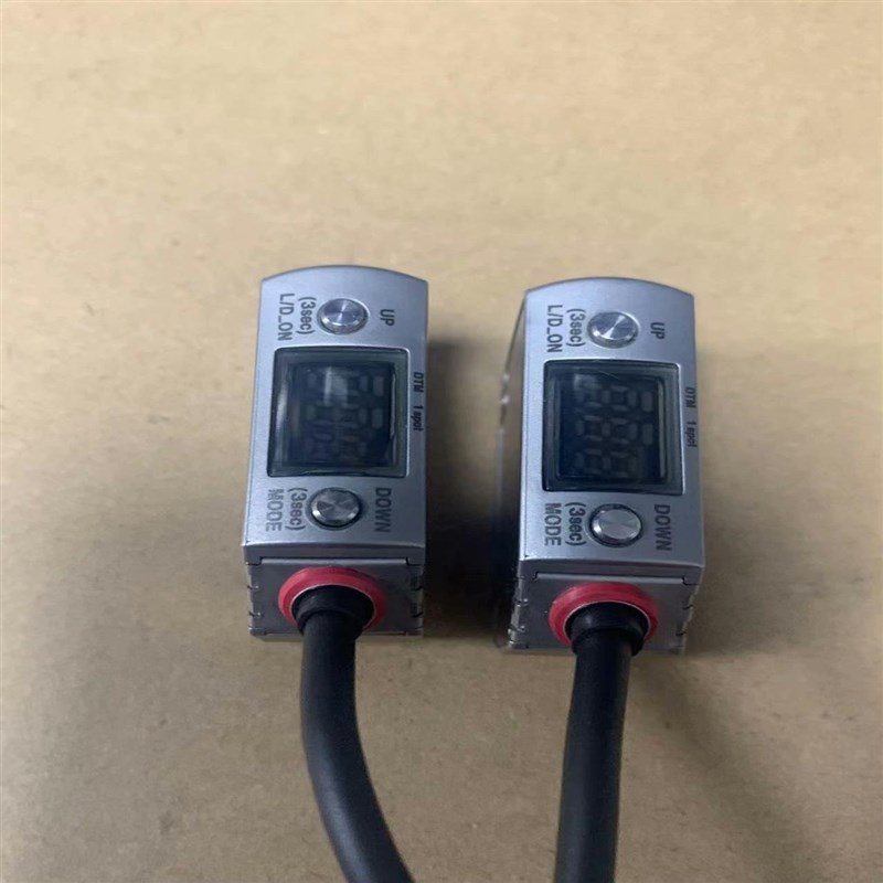 (议价)基恩士激光测距传感器LR-ZB250AN成色漂亮,功能正常,