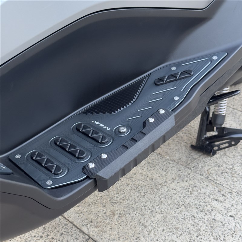 适用于25款雅马哈NMAX155改装铝合金脚踏NMAX防摔脚踏板 升级脚垫