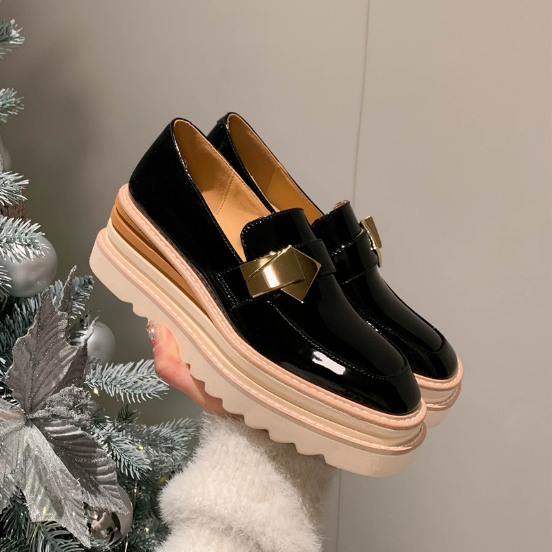 2023春新款真皮厚底金属扣小皮鞋D女坡跟松糕底黑色英伦风懒人单