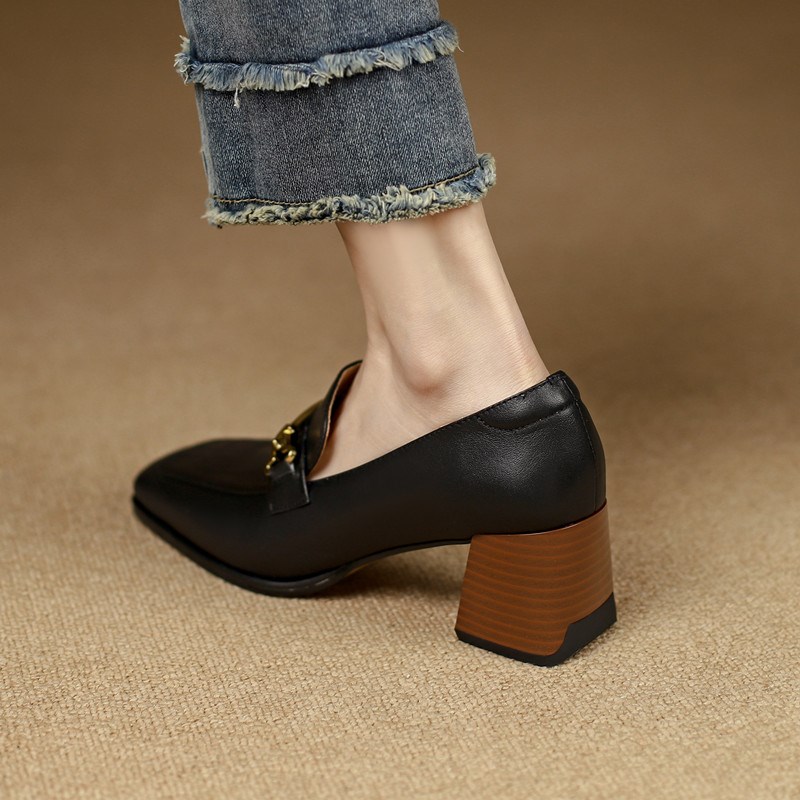 2023春新款粗跟擦色英伦风小皮鞋女高K跟复古圆头链条懒人单鞋