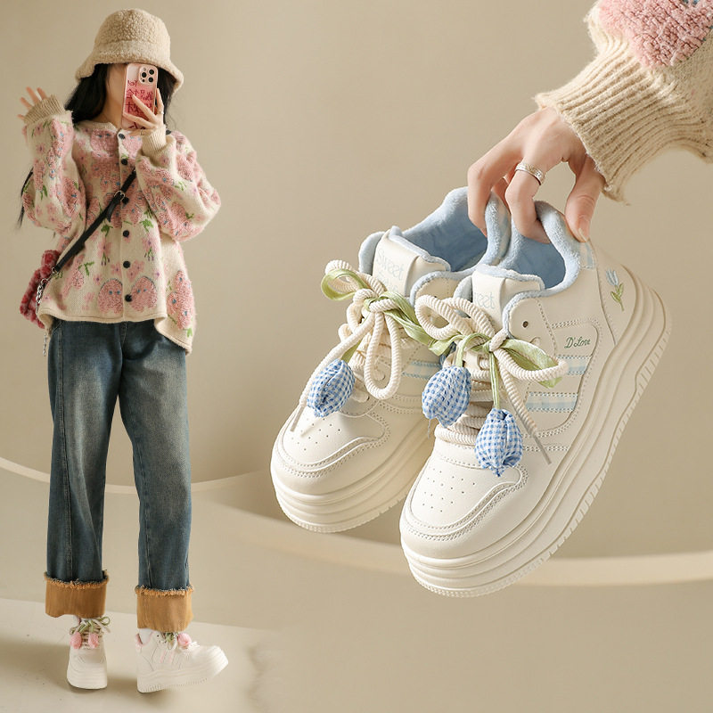 2026小白鞋冬韩版ins女学生休闲百搭板鞋网红炸街同款潮牌流行风