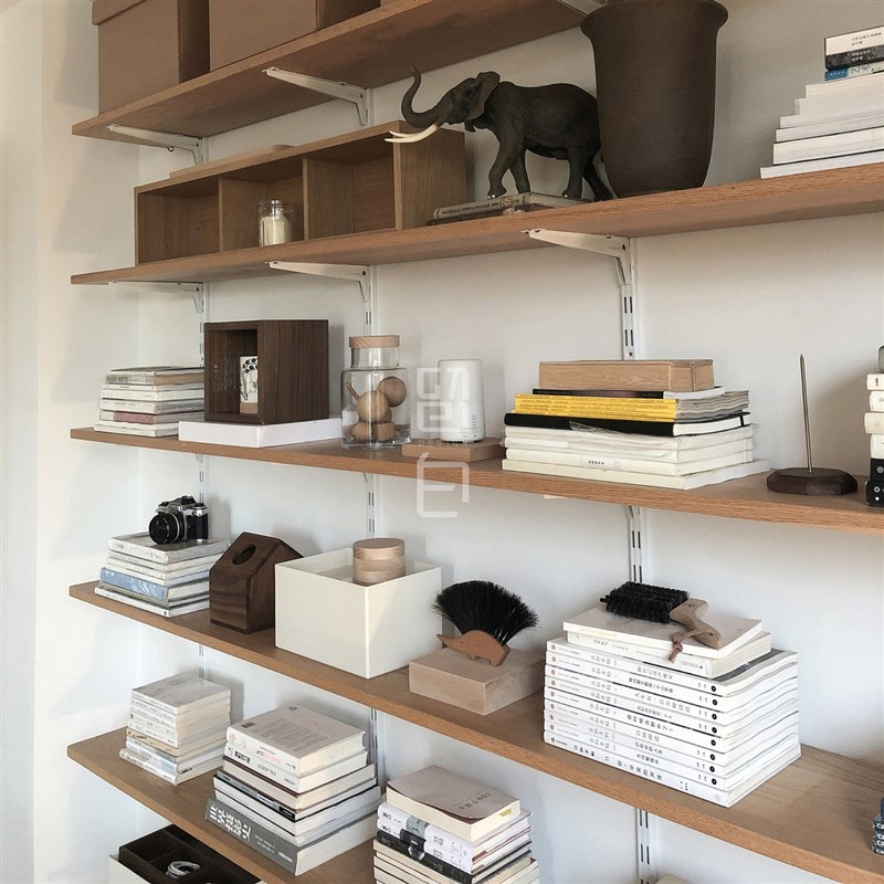 背景墙装饰收纳i架墙上展示架壁挂式书柜置物架上墙实木轨道书架