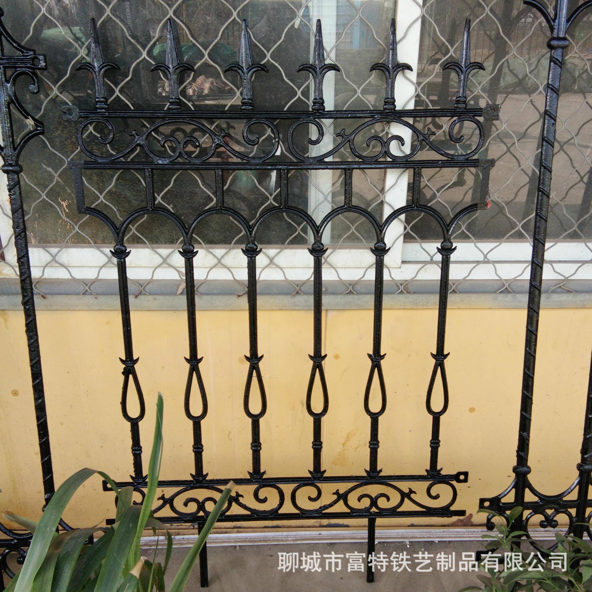 辽宁铸铁围栏豪华C欧式护栏铁栅栏学校别墅户外围栏量大从优