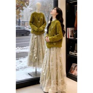 冬装搭配一整套大码胖mm森系芥末绿钩花毛衣蕾丝半身裙巨好看套装