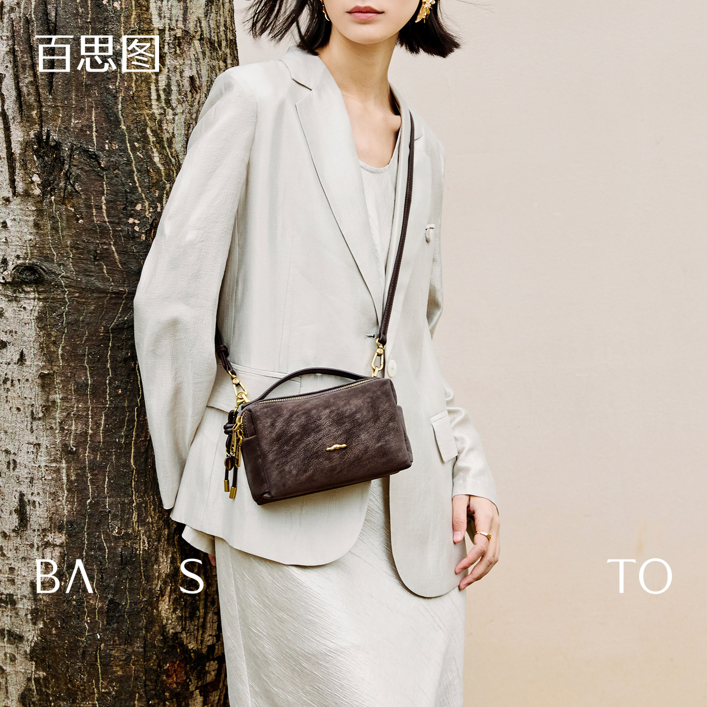 百思图复古手提包女款2026新款女包枕头斜挎包女小包高级感单肩包