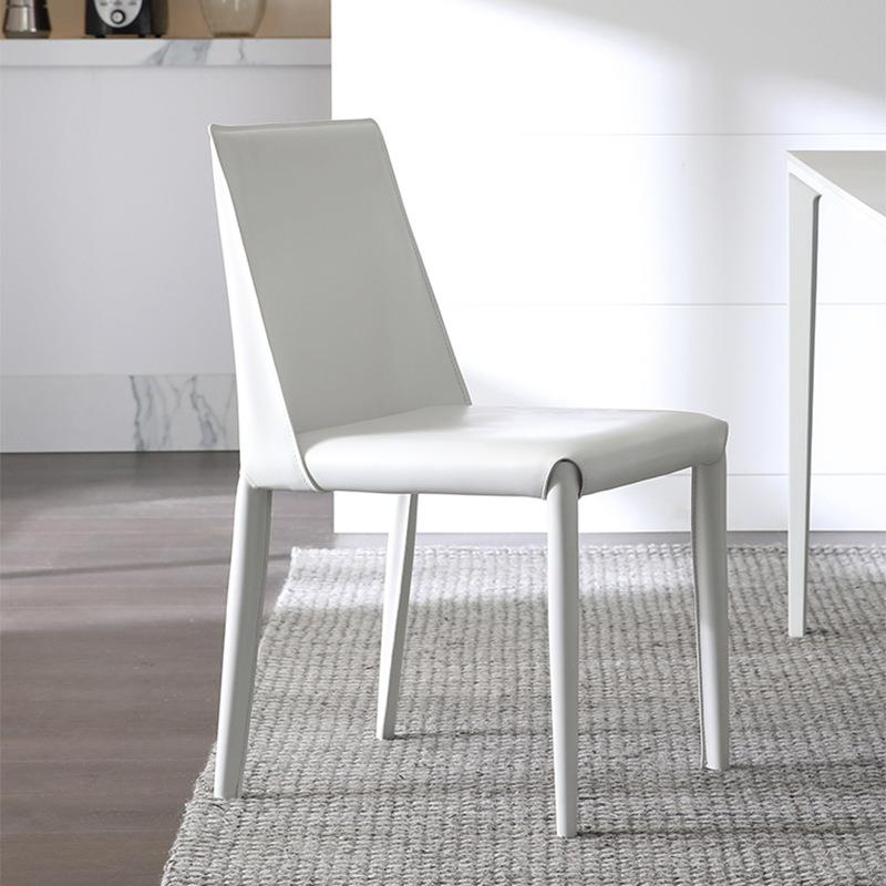 纯白餐椅家用意式极简马鞍皮椅餐厅设计师北欧餐椅工厂直销餐桌椅
