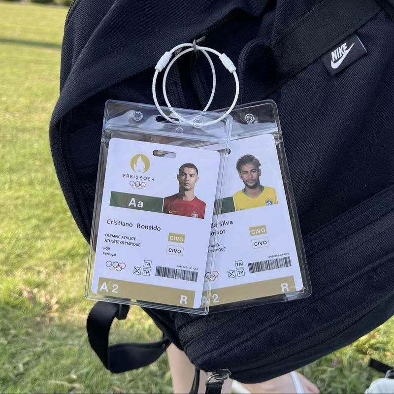 巴黎足球运动员书包挂件sC罗梅西内马尔姆巴佩球星卡学生收藏礼物