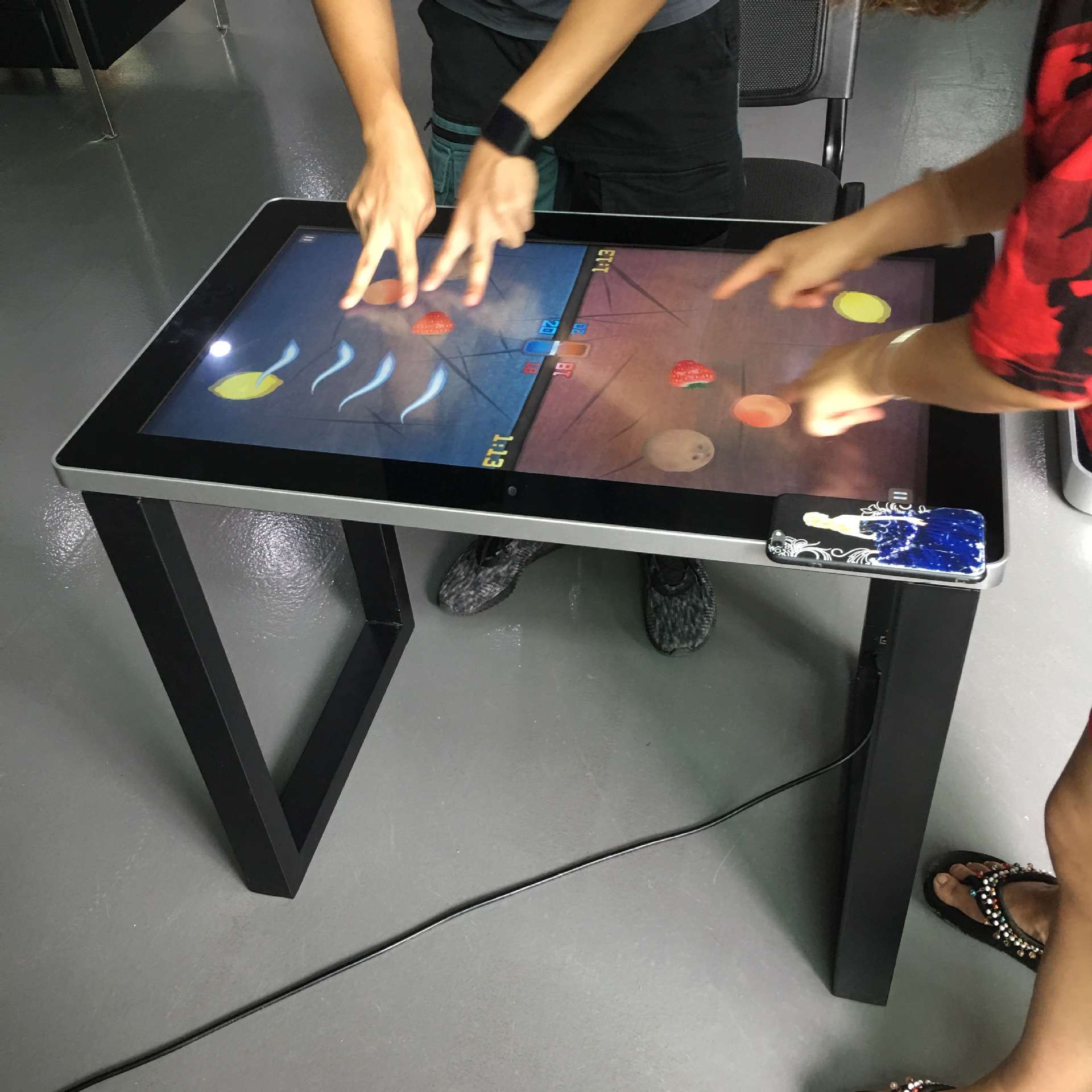 32寸电容式触摸屏智能机桌子 互动游戏幼教查询液晶终端茶几