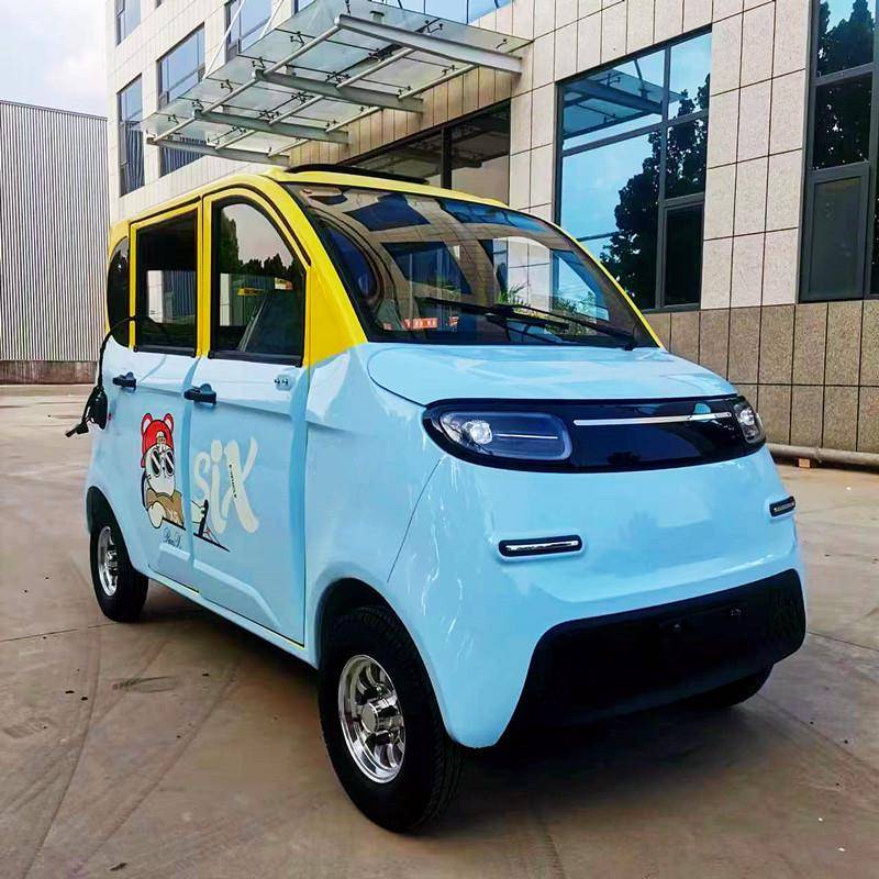 新款迷你时尚电动车两门四门家用小轿车封闭式老年代步车