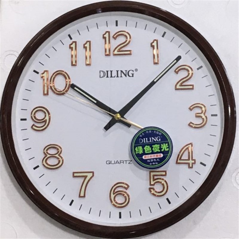 个性简约夜光字钟表o客厅卧室办用挂钟墙钟 迪翎石英挂钟6871