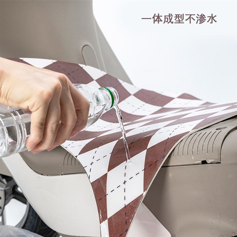 适用于爱玛Q7电动车脚垫电瓶车脚踏垫皮革脚踩垫电车垫子装饰配件