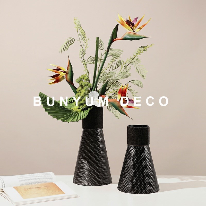 本与现代高端马毛l创意锥形花插售楼处样板间会客厅金属花器软装