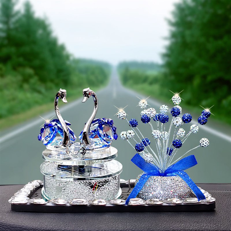 太阳能旋转水晶天鹅汽车香水摆件车载香薰可爱女神款车内装饰饰品