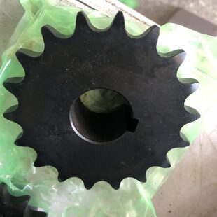 潍柴雷沃RG70收割机配件原厂输送槽上轴17齿链轮