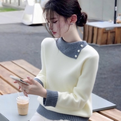 韩系设计感小众通勤打底衫高级感米白色侧边系扣翻领针织毛衣女冬