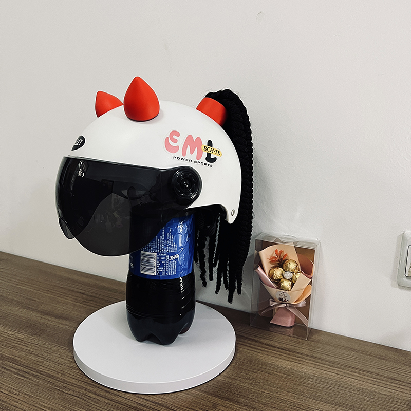 安全头盔个性改装机车摩托外卖滑雪头盔恶魔角鹿角装饰马尾辫假发