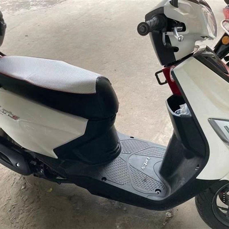 适用 轻骑铃木LETS小海豚QS110T-3踏板摩托车坐垫套皮防水