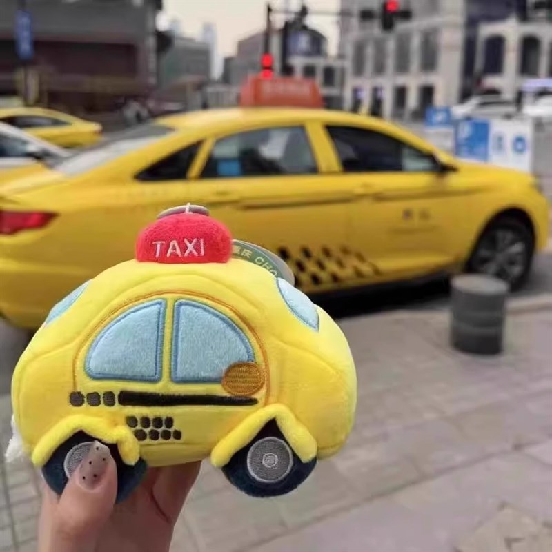 重庆文创法拉利出租车毛绒挂件个性钥匙扣包包装饰挂件旅游纪念品