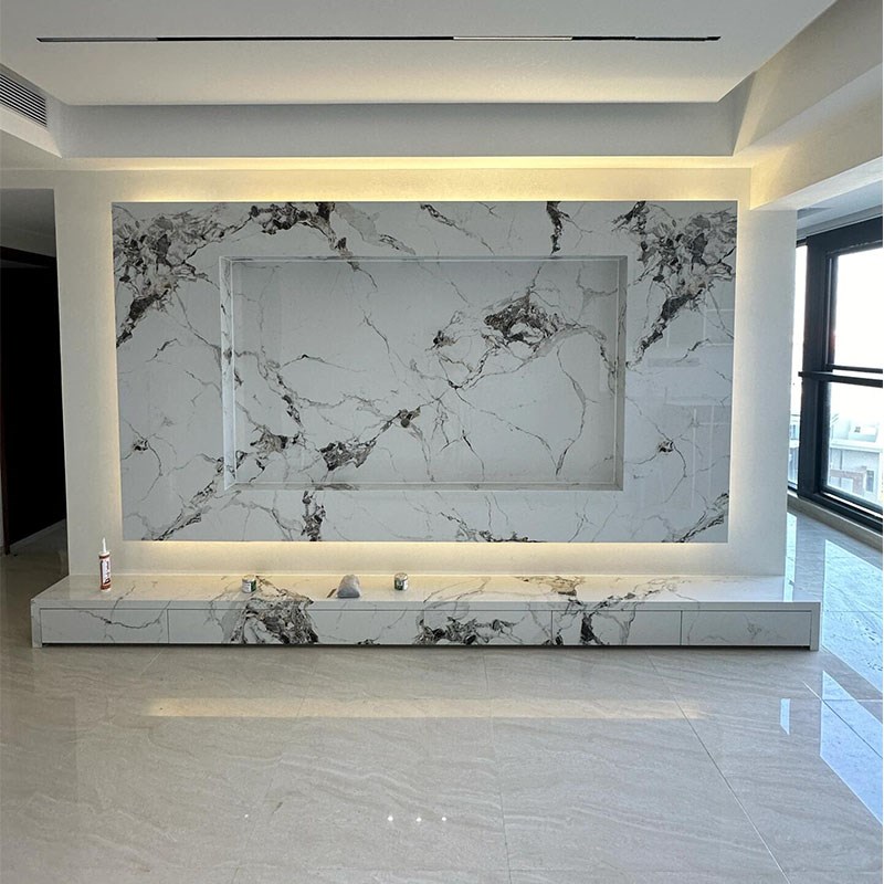 电视背景墙2025新款现代简约岩板艺术高级隐形R门悬浮装饰大理石
