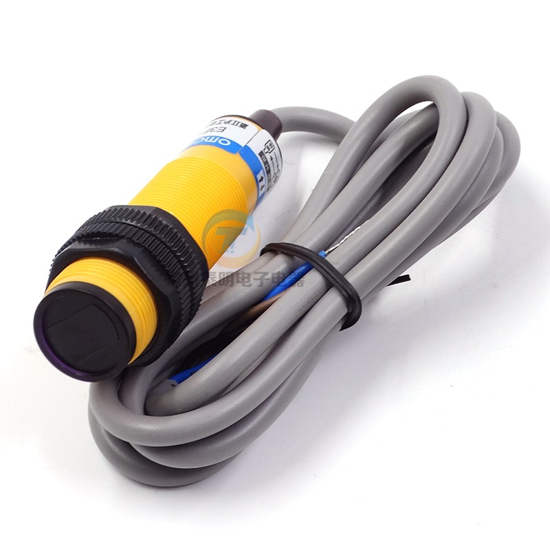 沪工三线24v光电开关E3F-DS10P1漫反射PNP直流常开M18感应传感器