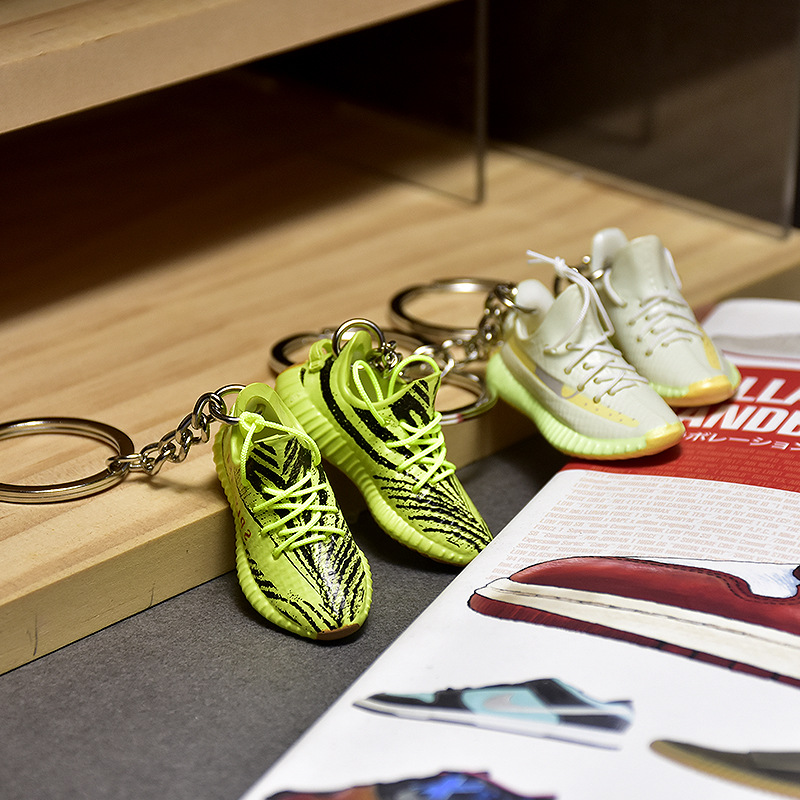 立体潮球鞋模型小鞋子钥匙扣书包汽车挂件潮流男女生情侣礼物挂饰