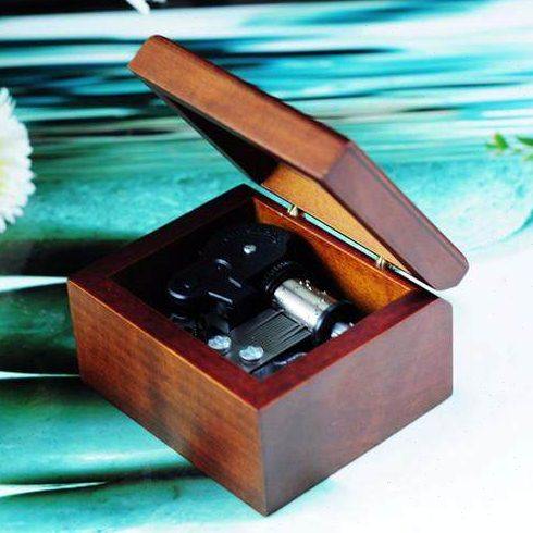 包邮刻字音乐盒八音盒送男生生日礼物女生实用创意礼品同学特别