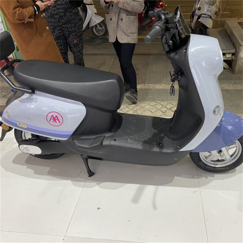 适用于爱玛爱朵Q613脚垫电动车AM1000DT-32电瓶车防水皮革踏板垫