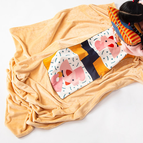 卡通情侣抱枕被两用保暖抱枕毯珊瑚绒法兰绒办公室午睡毯汽车靠垫