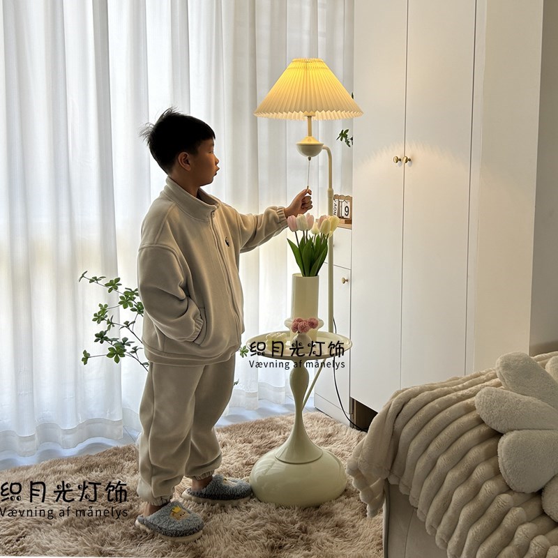 奶油风客厅e落地灯m沙发旁边装饰置物摆件茶几灯卧室床头柜台灯一