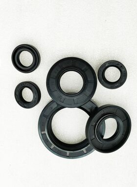 C*7唇骨架油封 13黑色*12175717    *515双10*    T丁晴13 01012