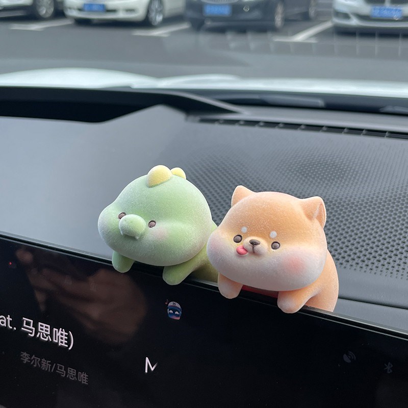 车载中控台玩偶g显示屏趴趴摆件熊猫小猪公仔极氪0017X007车内饰