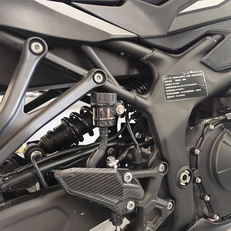 川崎ZX4R ZX4RR改装碳纤维后碟刹车泵油壶罩 ZX25R油杯保护盖配件