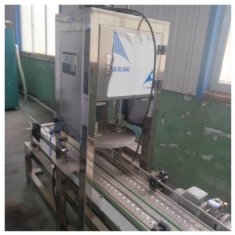 气动压盖机 半自动灌装封口机 塑料中桶化工桶封盖机 厂家直销