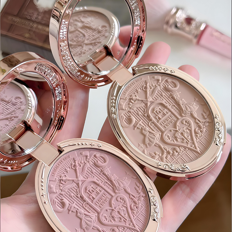 2025新款爆款花知晓腮红巧克力商店系列针织小熊高光修容浮雕腮红