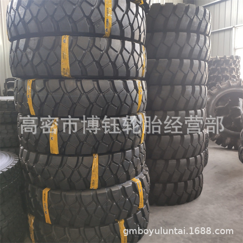 兴源华鲁1300R25全钢矿山宽体车自卸车轮胎1400R25工程机械轮胎