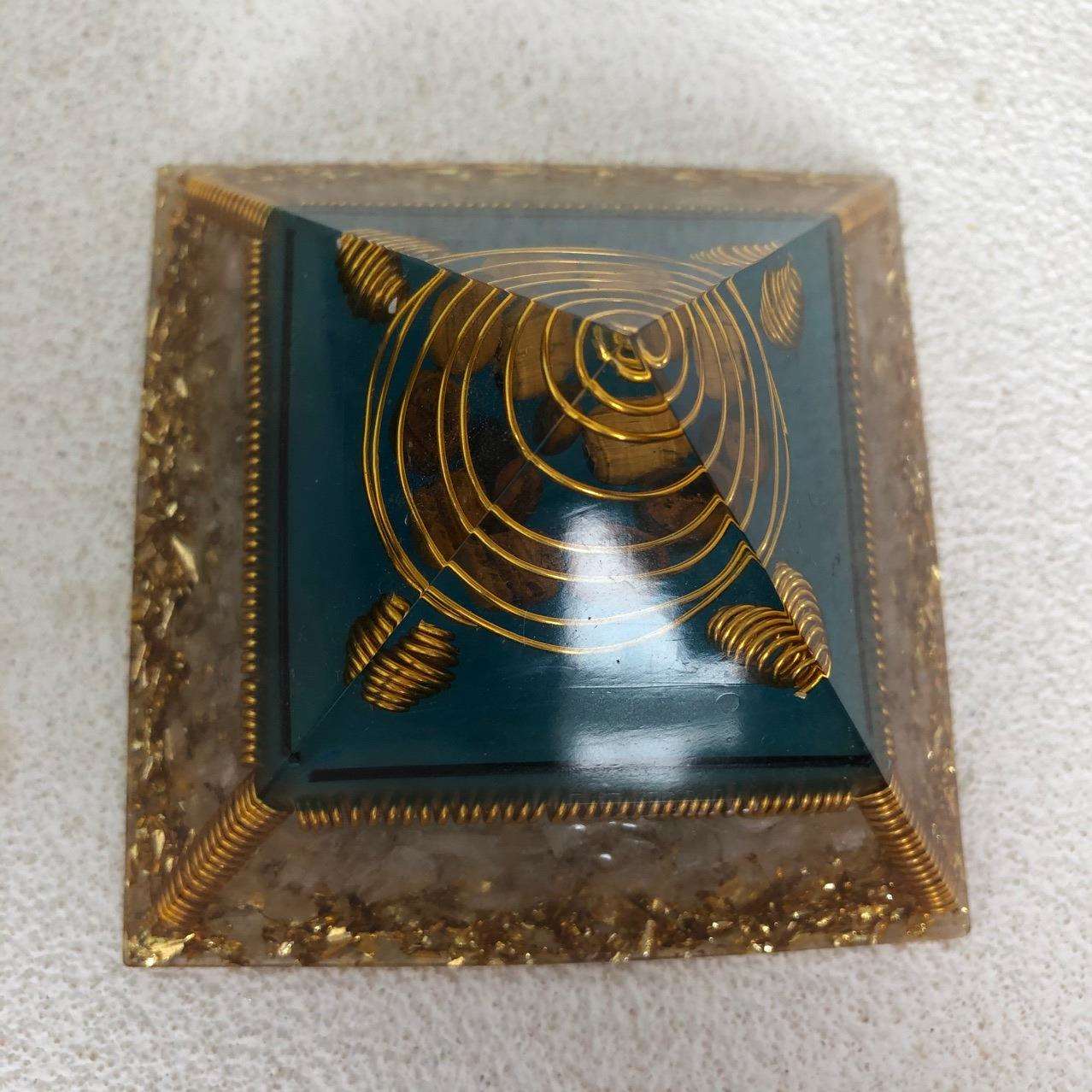 天然水晶碎石人工制作能量塔冥想金字塔办公室摆件装饰跨境热销中