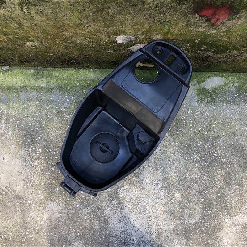 125鬼火代第二代第三代第六代电动车100Cc摩托车座椅桶马桶储物箱