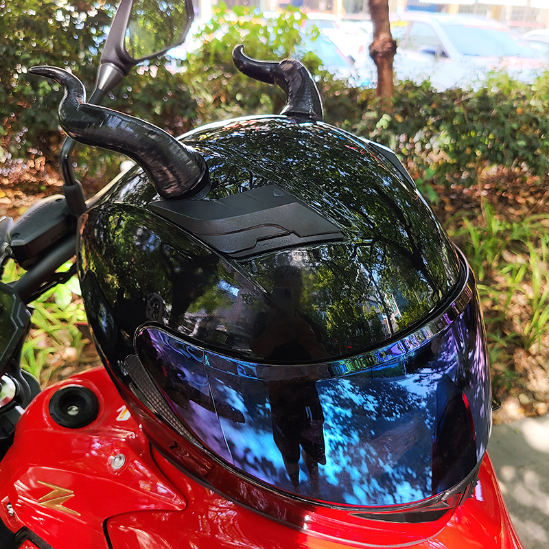 摩托车头盔恶魔角牛角仿真吸盘超轻骑士炫酷机车全盔恶魔犄角装饰