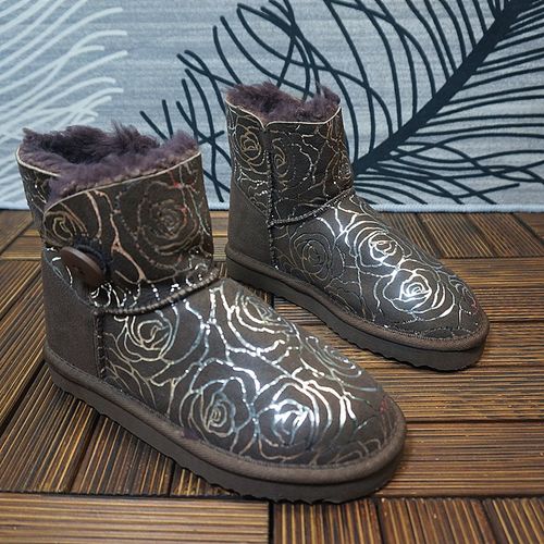 微瑕处理(看说明)真皮羊皮毛一体雪地靴 一粒扣短筒女士靴93-1