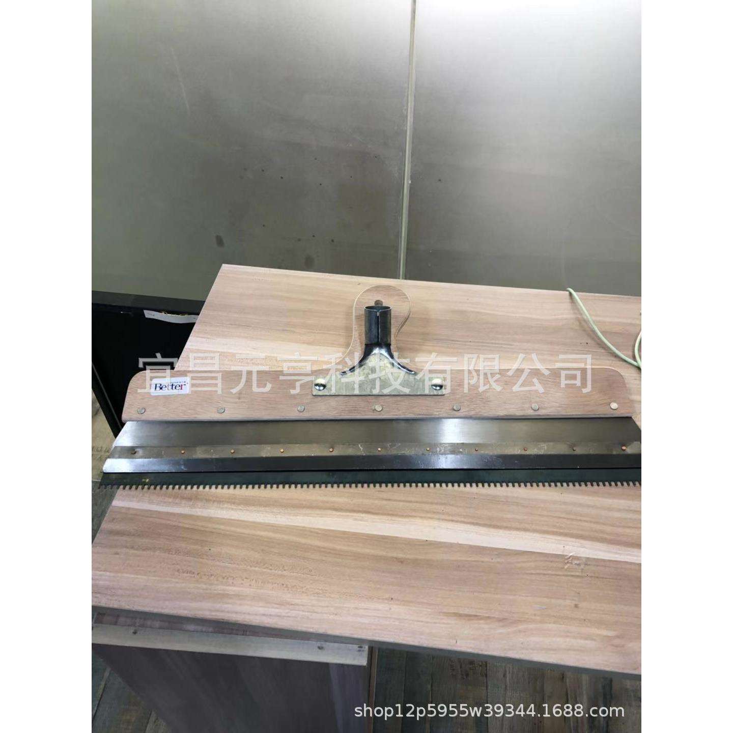 D56木柄自流平刮板 水泥自流平刮板消泡滚筒施工工具
