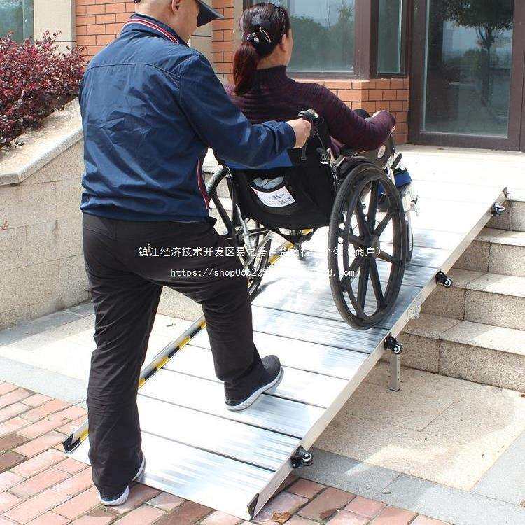 银色无障碍铝合金坡道板便携式防滑折叠移动楼梯斜坡爬楼台阶垫板