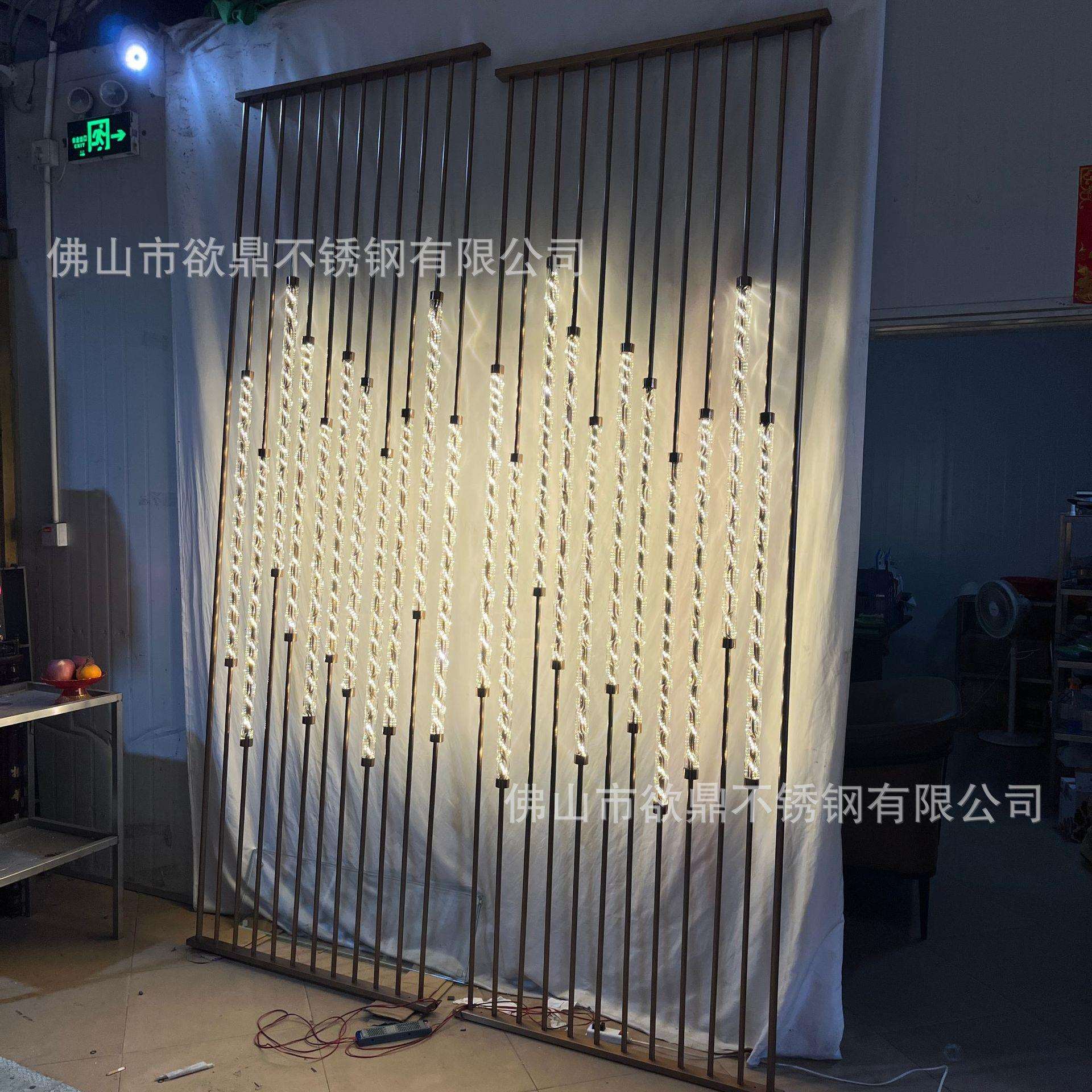 不锈钢水晶玻璃柱屏风酒店大堂售楼部隔断墙灯光亚克力螺纹玻璃柱