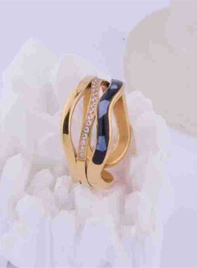 轻奢三层交错钻石戒指女小众设计素圈指环不掉色钛钢叠带饰品